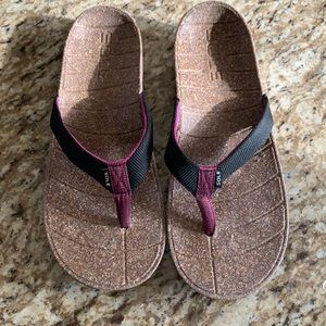 Sole Santa Cruz style Women’s 9 sandals